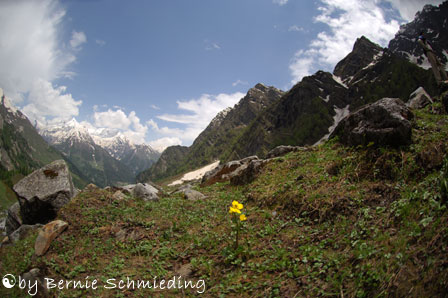 View from 3100m into Solang Valley