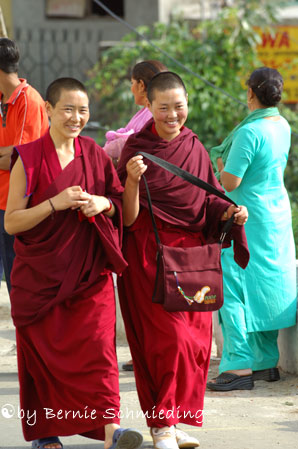 2 Nuns after prayer